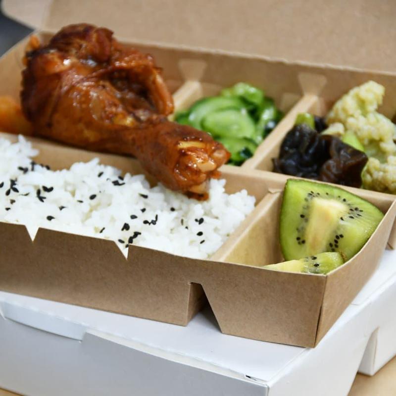 Beste en goedkoopste 4 compartiment wegwerpcompartiment maaltijdvoorbereidingscontainer Multi Grid Kraft Paper Lunch Box